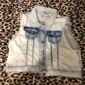 Sleeveless denim jacket
